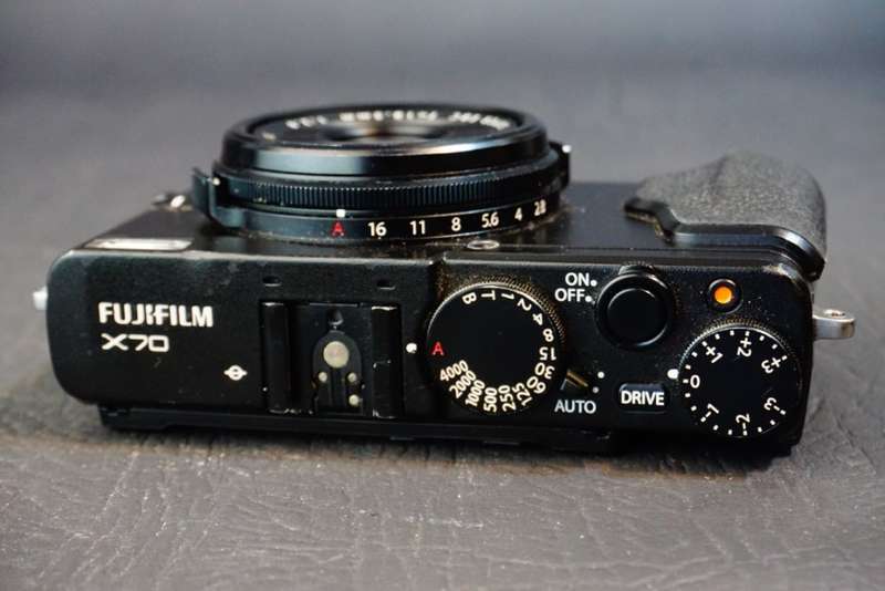 Fujifilm X70 16.3mp Digital Compact Camera with Fuji 18.5mm F2.8 Lens **Good Condition**