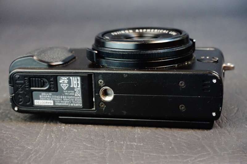Fujifilm X70 16.3mp Digital Compact Camera with Fuji 18.5mm F2.8 Lens **Good Condition**