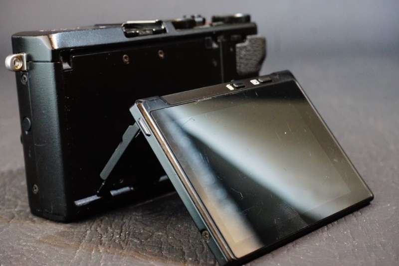 Fujifilm X70 16.3mp Digital Compact Camera with Fuji 18.5mm F2.8 Lens **Good Condition**