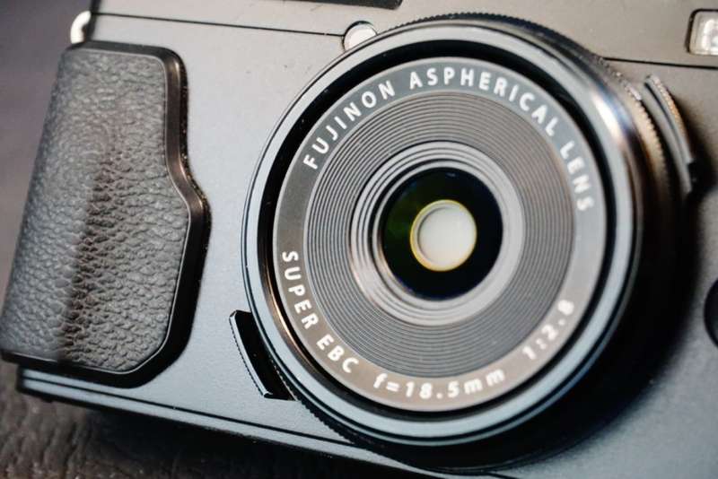 Fujifilm X70 16.3mp Digital Compact Camera with Fuji 18.5mm F2.8 Lens **Good Condition**