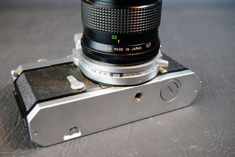 Nikon Nikkormat 35mm SLR Camera with Vivitar 28mm F2.5 Lens  **Good Condition**
