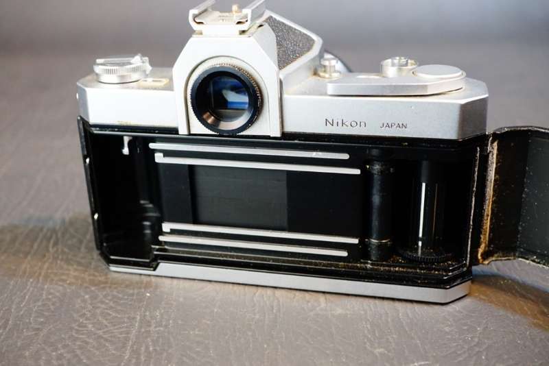 Nikon Nikkormat 35mm SLR Camera with Vivitar 28mm F2.5 Lens  **Good Condition**