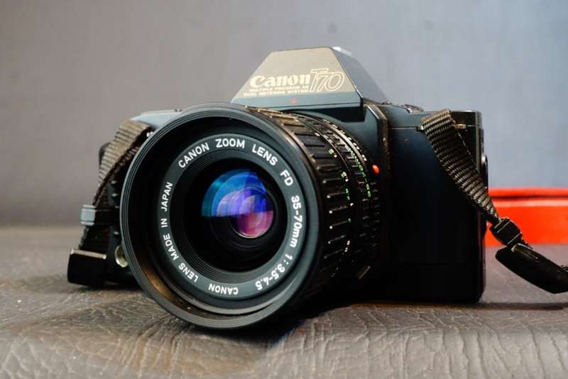 Canon T70 35mm SLR Camera with Canon FD 35-70mm F3.5-4.5 Lens   **Great Condition**