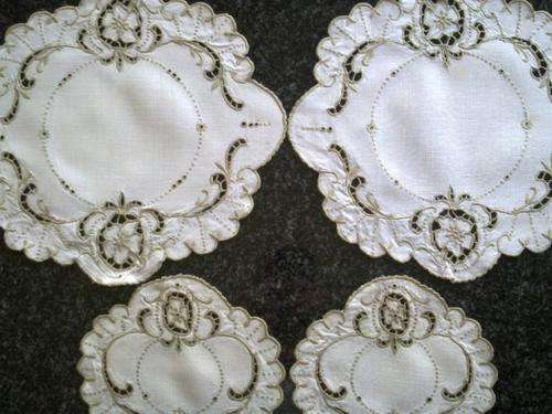Four Madeira mats / doilies