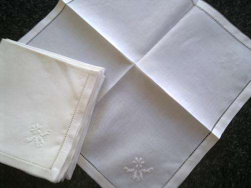 Eight white fine linen dinner serviettes / napkins