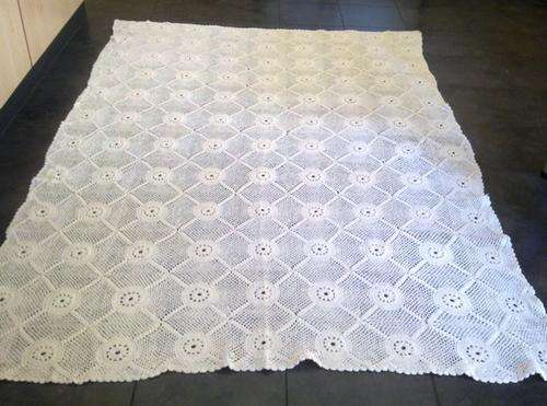 Vintage hand crochet single bedspread