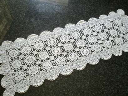 Pretty vintage crochet cotton runner