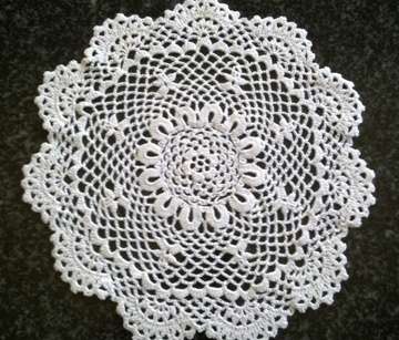 Three pretty white cotton crochet doilies 22cm, 19cm & 18cm