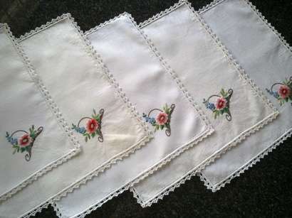 Beautiful vintage linen hand embroidered lunch napkins x 5