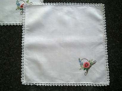Beautiful vintage linen hand embroidered lunch napkins x 5