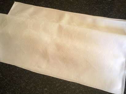 Pair of vintage linen Damask dinner serviettes