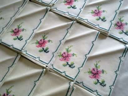 Fourteen embroidered lunch napkins