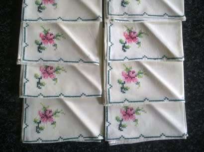 Fourteen embroidered lunch napkins
