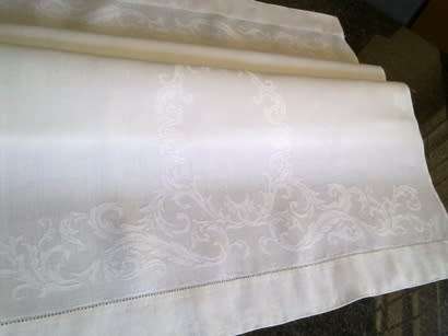 Large vintage Damask linen hand / bath towel