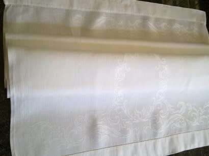 Large vintage Damask linen hand / bath towel