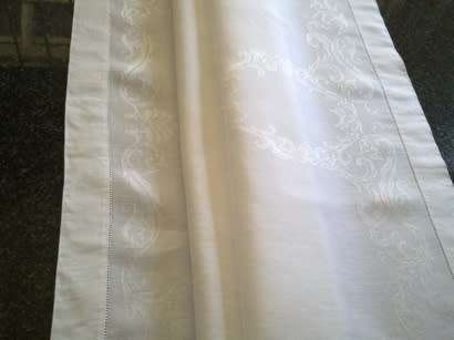 Large vintage Damask linen hand / bath towel