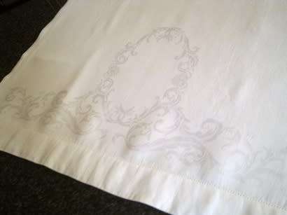 Large vintage Damask linen hand / bath towel