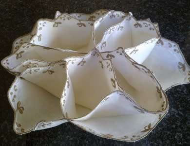 Vintage linen bread / muffin holder
