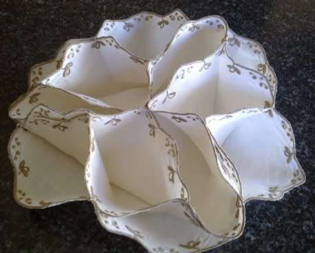 Vintage linen bread / muffin holder