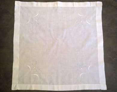 Vintage fine white linen small tablecloth/centre piece 76cm