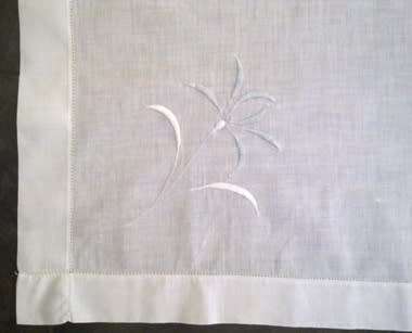 Vintage fine white linen small tablecloth/centre piece 76cm