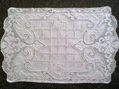 Vintage Italian white linen and lace placemats - set of five