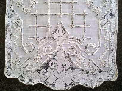 Vintage Italian white linen and lace placemats - set of five