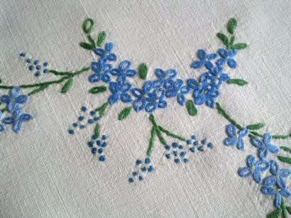 Lovely hand embroidered ivory linen tray cloth 35 x 49cm