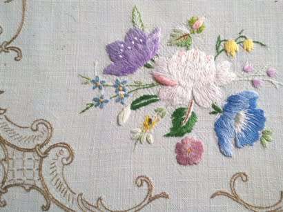 Elegant vintage white linen hand embroidered tray cloth 34 x 48cm