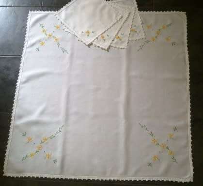 Crisp white linen hand embroidered tablecloth & 4 napkins