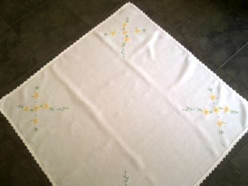 Crisp white linen hand embroidered tablecloth & 4 napkins