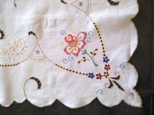 Beautiful Madeira linen tablecloth & 4 napkins