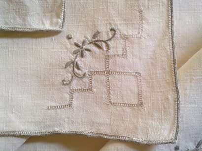 Twelve vintage white linen dinner serviettes
