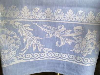 Gorgeous large vintage blue Damask linen tablecloth & 6 dinner serviettes