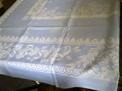 Gorgeous large vintage blue Damask linen tablecloth & 6 dinner serviettes
