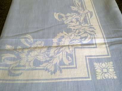 Gorgeous large vintage blue Damask linen tablecloth & 6 dinner serviettes
