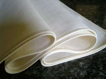 Pair of ivory Irish linen dinner serviettes
