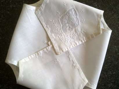 Elegant vintage Madeira white linen fold over bread/muffin warmer