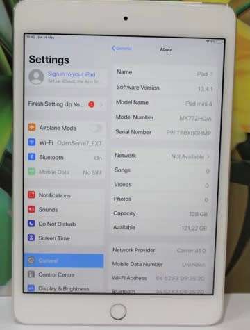 Apple iPad Mini4 WiFi & Cellular 128Gb with iLuv bluetooth keyboard and chargers