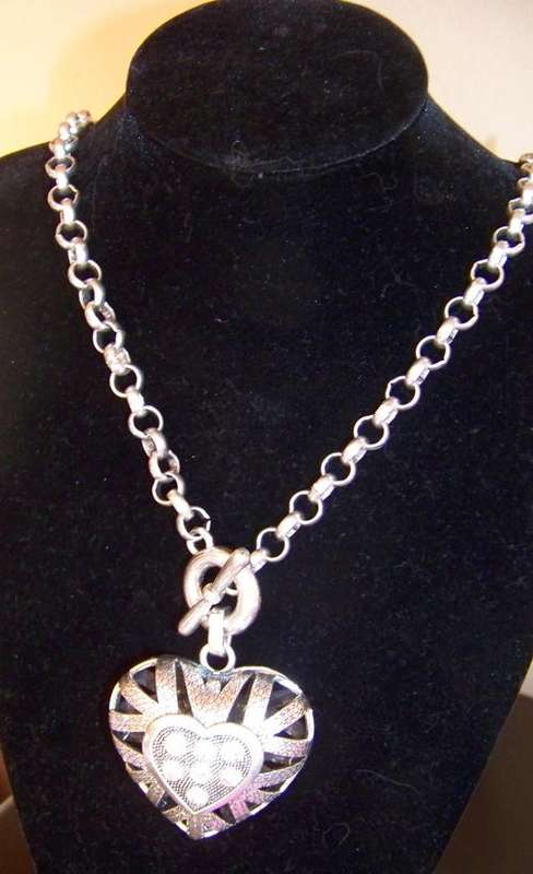 Gorgeous long Chunky Necklace with Big Heart with stones