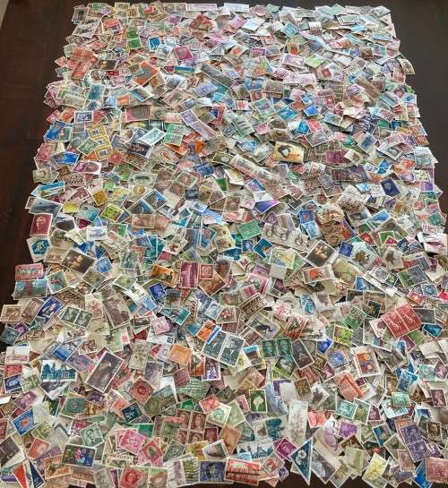 BULKLOT SALE - World mixture off paper. Thousands and thousands of stamps