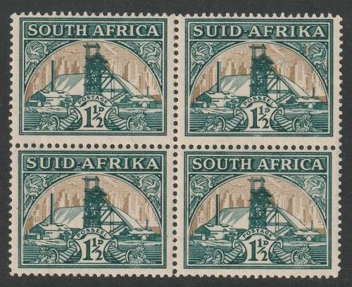 UNION  - 1940 1&1/2d green and dull gold Block of 4 with gold offset at the back Inv.Wmk **MNH**