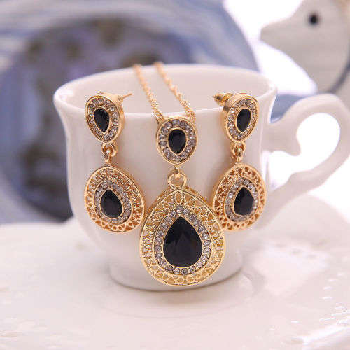 Elegant Gold Teardrop Rhinestone Earrings and Necklace Set