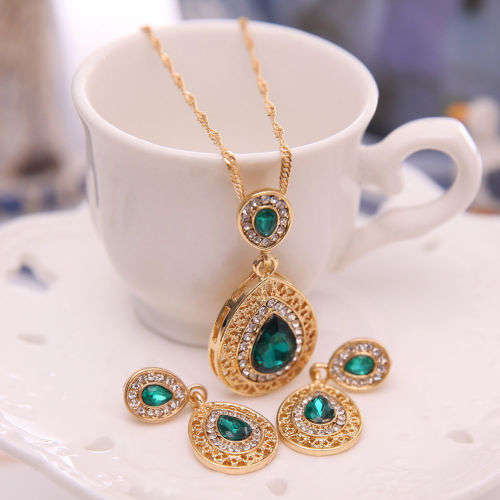 Elegant Gold Teardrop Rhinestone Earrings and Necklace Set