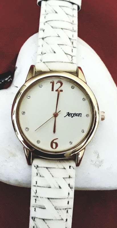 Elegant Cream & Gold Quartz Watch