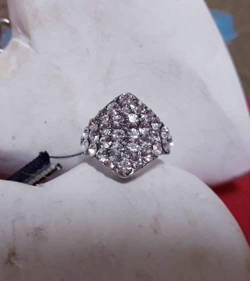 Elegant Silver WhiteTopaz Ring