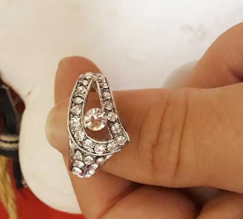 Elegant Silver WhiteTopaz Ring