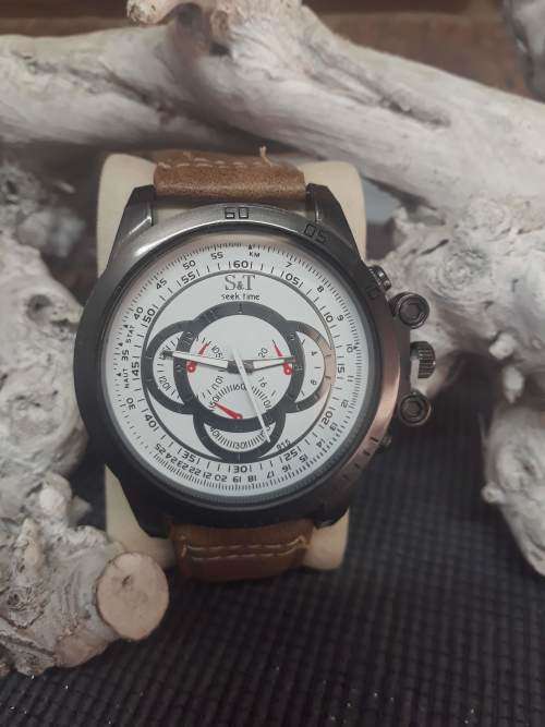 Large Quarts Watch Leather Strap Brown