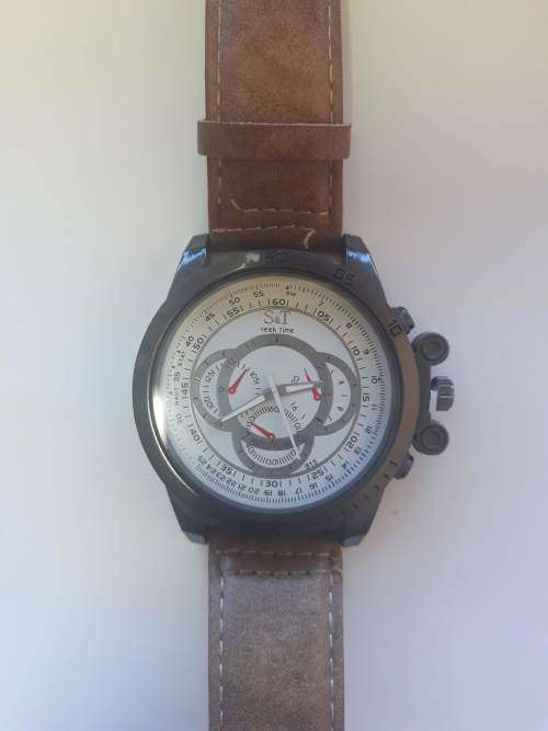 Large Quarts Watch Leather Strap Brown