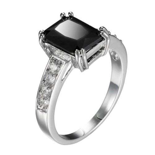 Elegant Silver Onyx Ring